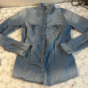 Maurices Small Denim Chambray Button Up Collared Pearl Snap Blouse